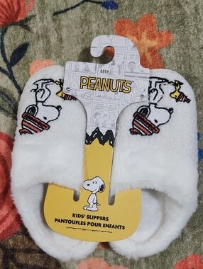 Kids Aged 10/12 Peanuts Snoopy Plush Soft Slippers